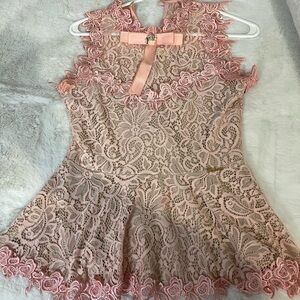 Elegant Pink Lace Sleeveless Top